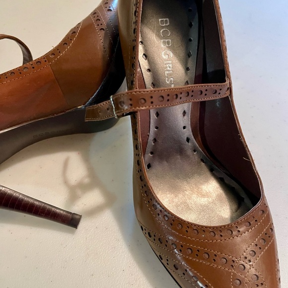 BCBG Ladies Mary Jane Stilettos, size 6 1/2. - Picture 5 of 6